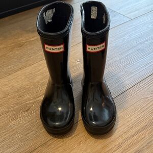 Hunter Gloss Black Kids Rain Boots with Red Logo